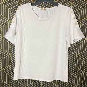✨Lavish White button top L